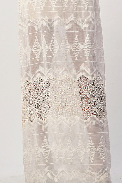 Vestido largo bordado de inspiración bohemia con tirantes ajustables