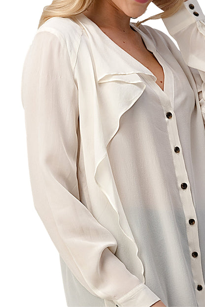 Blusa con botones y detalle de volantes