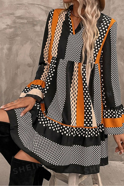 Vestido mini con cuello en V, volantes y estampado de lunares a rayas negras