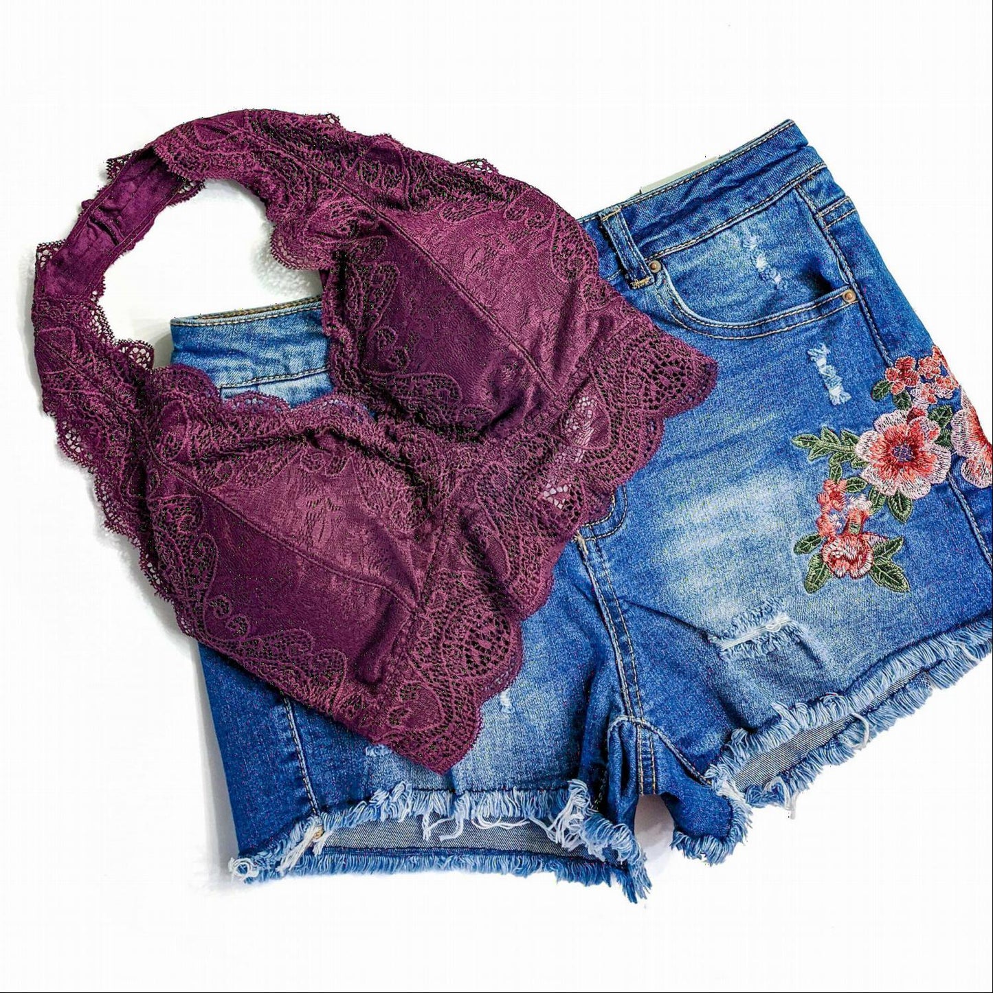 Bralette elástico con cuello halter de encaje y forro