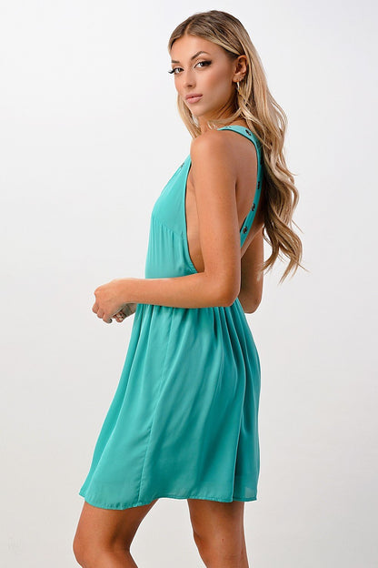 Vestido sin mangas de corte A con detalle de ojales