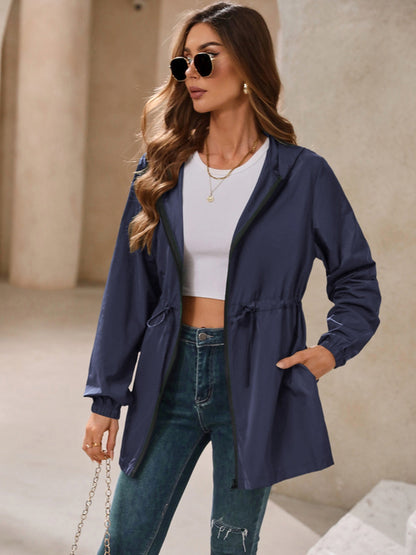 Chaqueta cortavientos impermeable de manga larga con capucha para exteriores de Ivy Lane