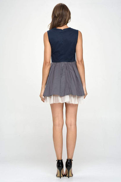 Vestido con falda de tul y corpiño adornado: elegancia contundente