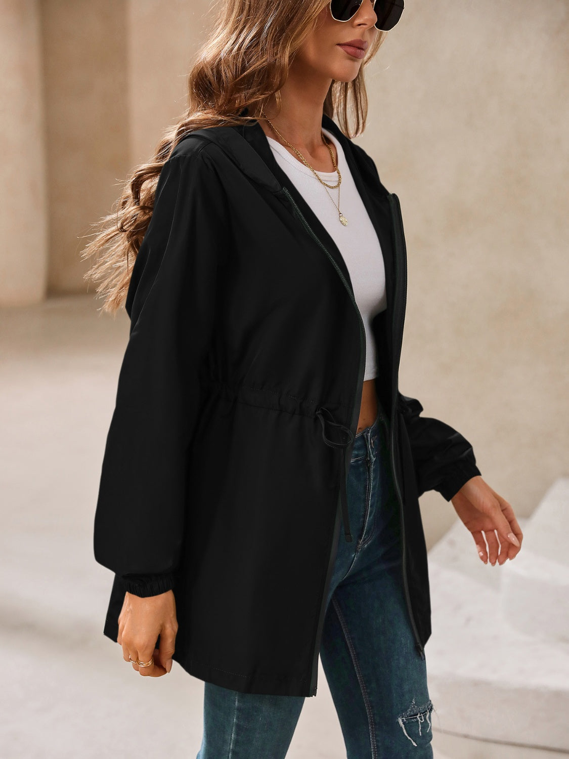 Chaqueta cortavientos impermeable de manga larga con capucha para exteriores de Ivy Lane