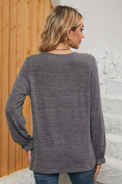Camiseta fruncida con cuello redondo y mangas con volantes