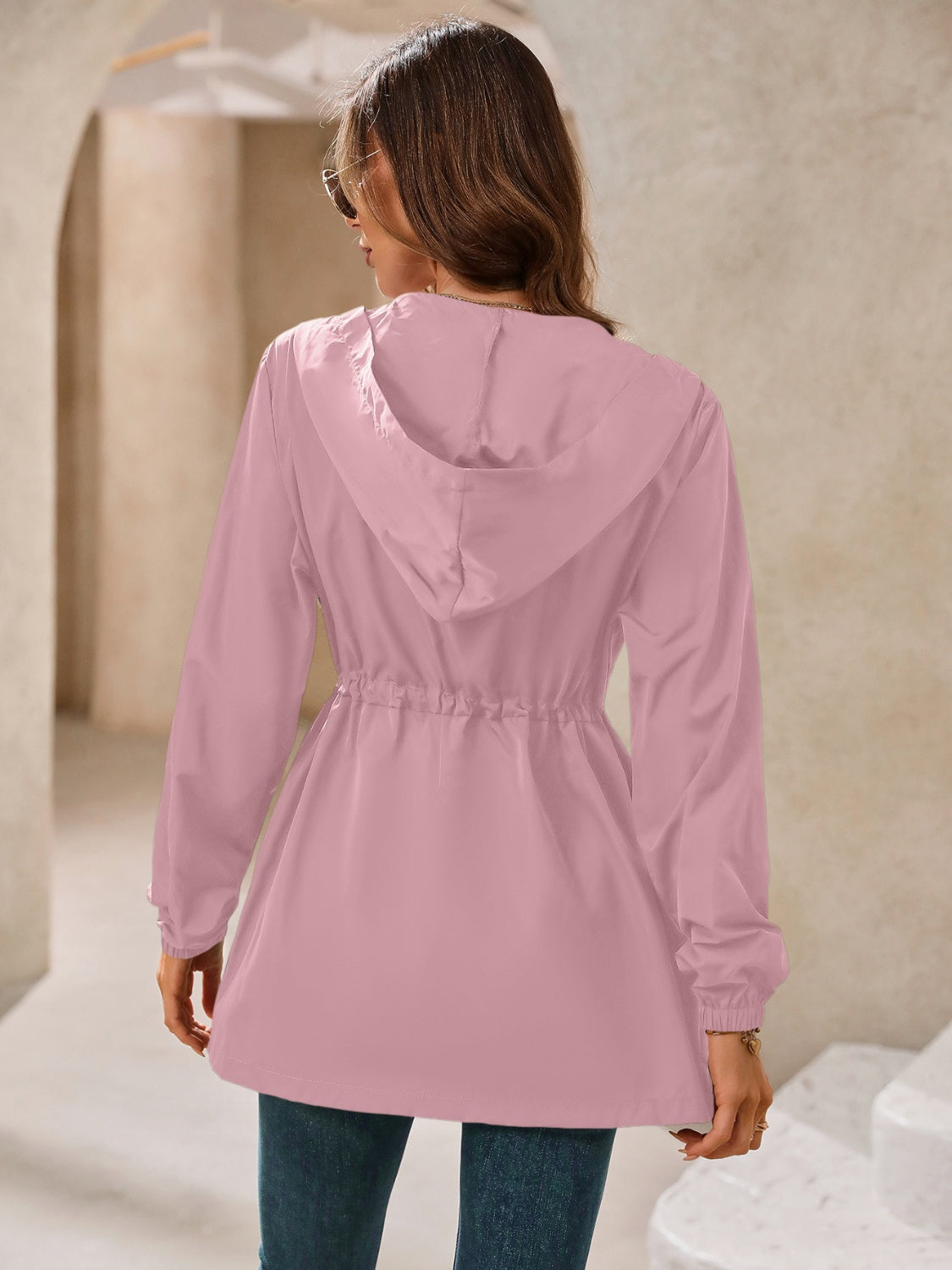 Chaqueta cortavientos impermeable de manga larga con capucha para exteriores de Ivy Lane