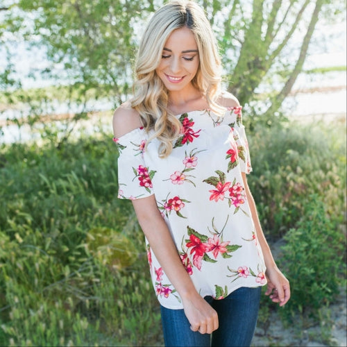 Haut à épaules dénudées et imprimé floral smocké