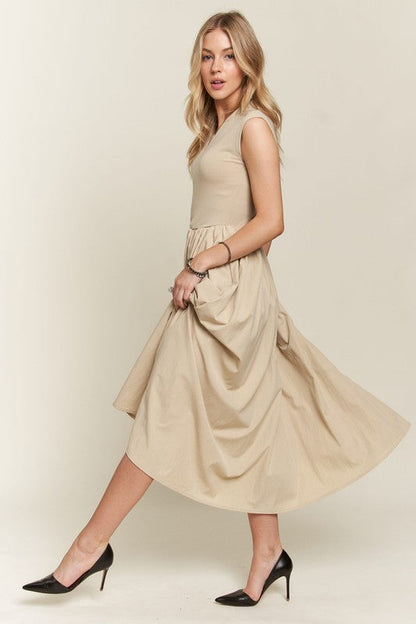 Robe à manches courtes et col en V ADORA