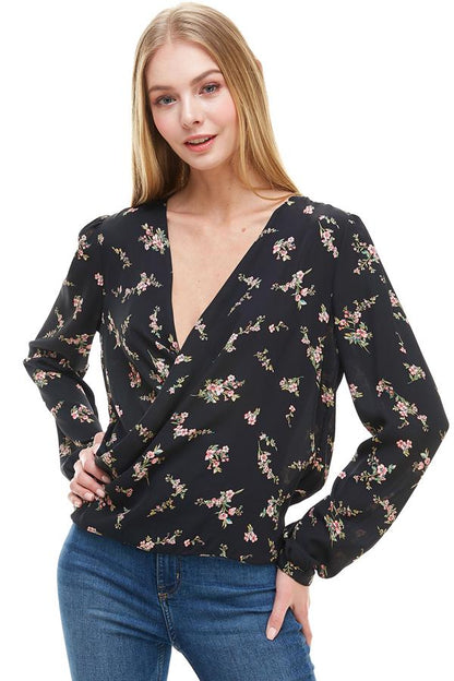 Top floral cruzado de manga larga