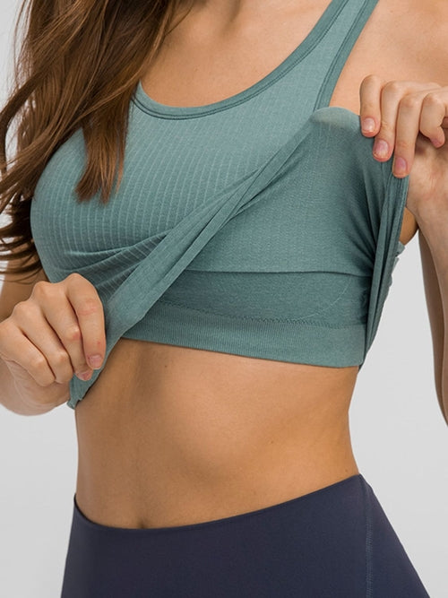 Camiseta deportiva con cuello redondo y espalda cruzada