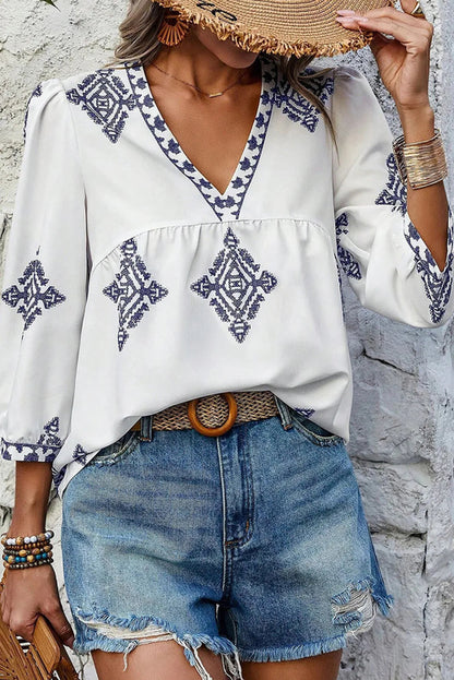 Blusa estampada con cuello en V y mangas tres cuartos