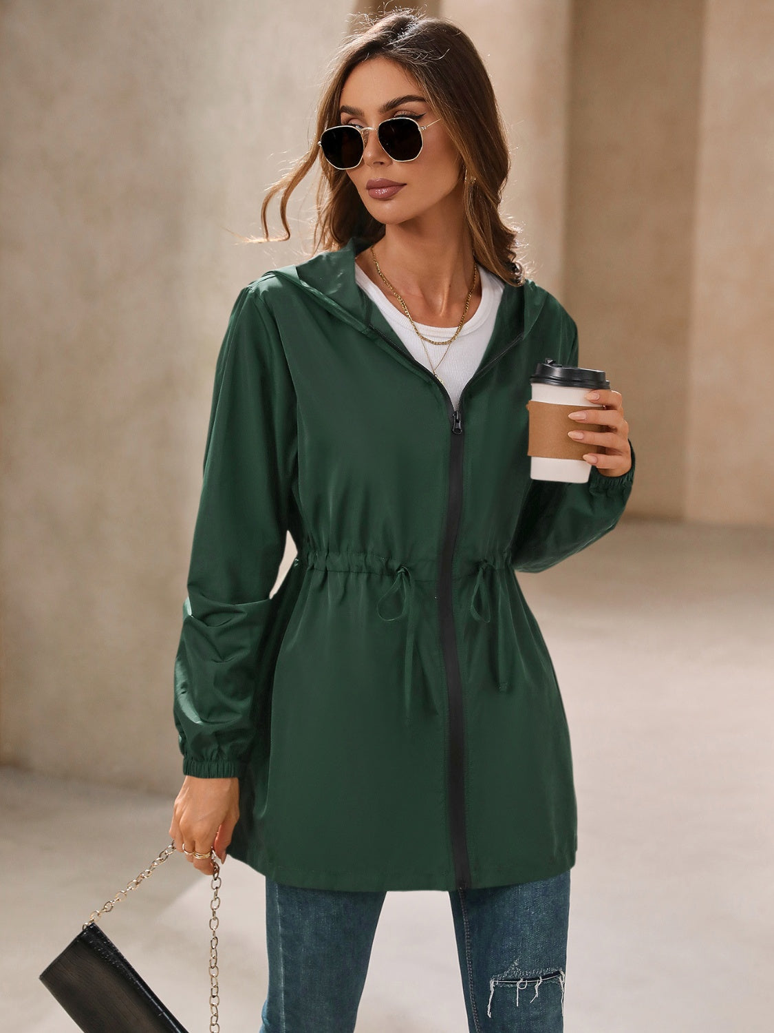 Chaqueta cortavientos impermeable de manga larga con capucha para exteriores de Ivy Lane
