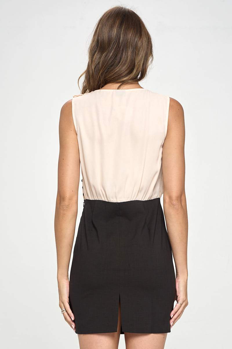 Mini-robe drapée bicolore sans manches