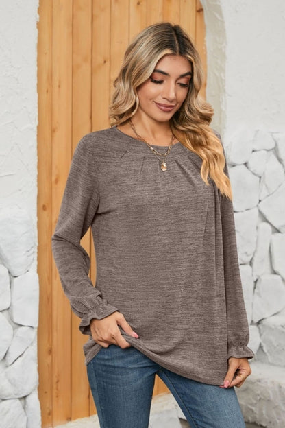 Camiseta fruncida con cuello redondo y mangas con volantes