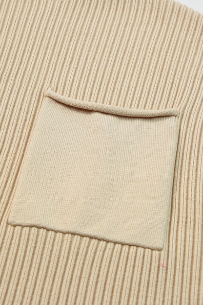 Suéter de manga corta de punto acanalado con bolsillo de parche color avena