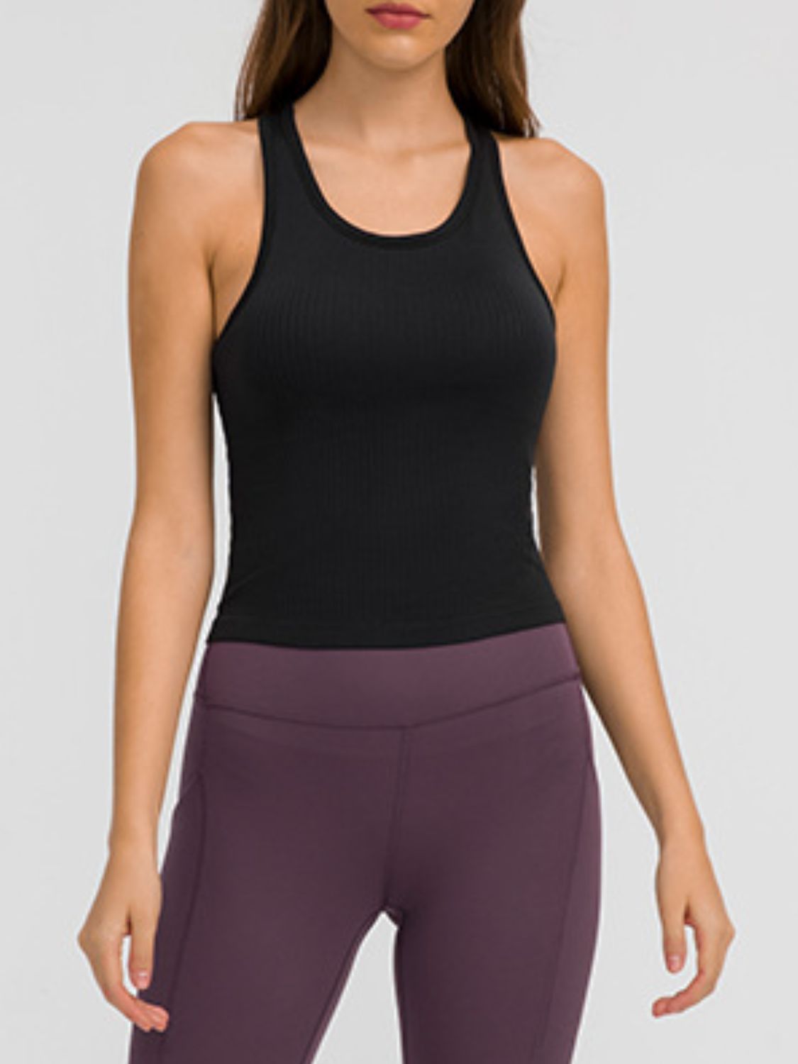 Camiseta deportiva con cuello redondo y espalda cruzada