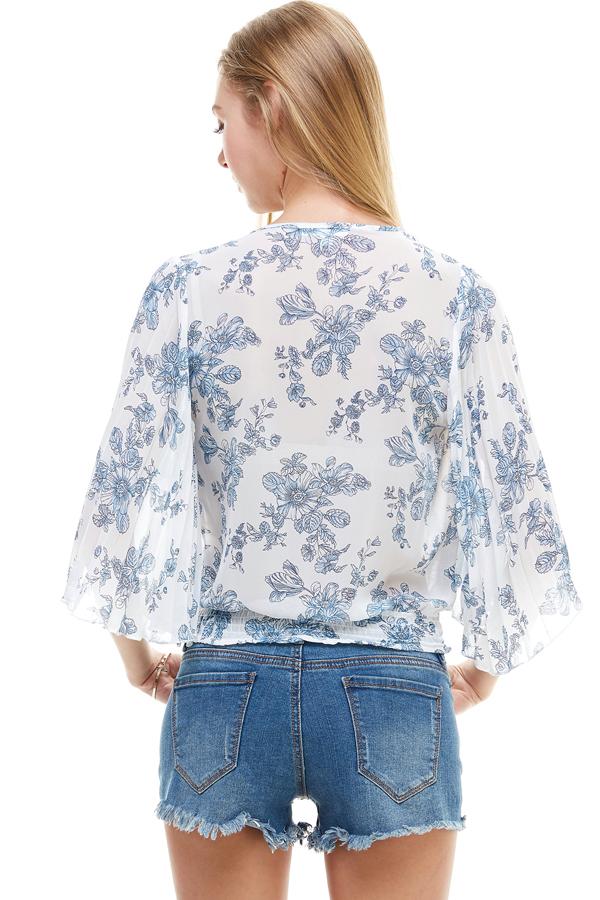 TOP FLORAL DE MANGA LARGA CON SOBREPELLEZ
