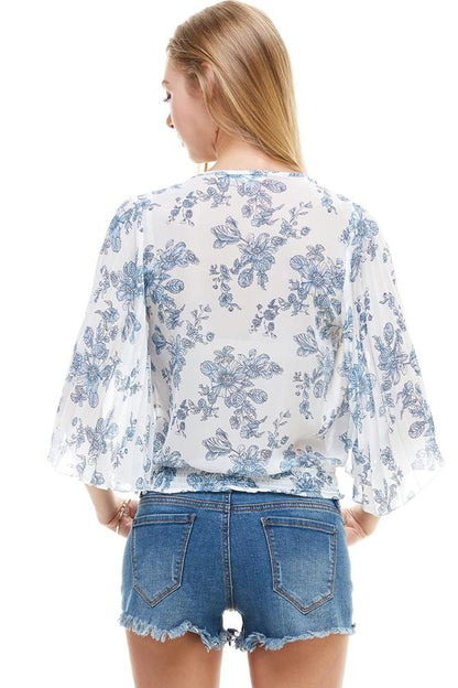 TOP FLORAL DE MANGA LARGA CON SOBREPELLEZ