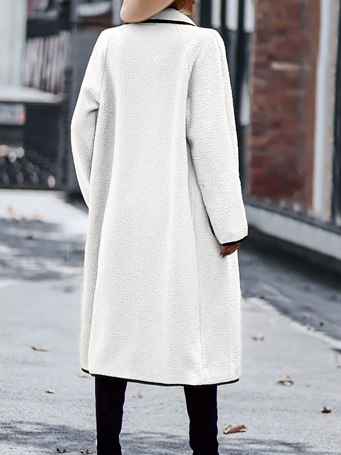 Manteau à manches longues avec bordure contrastée et poches