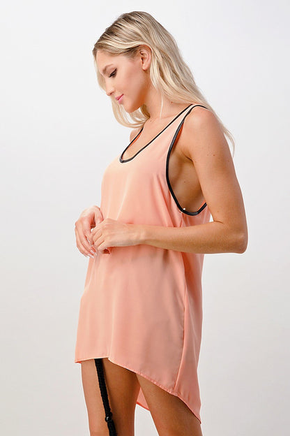 Camiseta sin mangas con cuello redondo y ribete en contraste