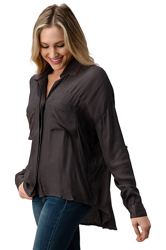 Camisa oversize con botones y bolsillos delanteros
