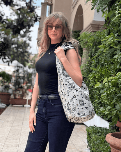 Bolso hobo con estampado celestial de la colección Kathmandu