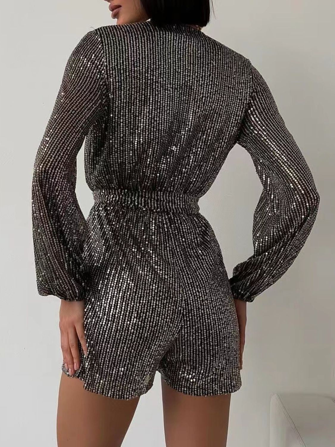 Combinaison à manches longues et surplis à sequins, taille nouée