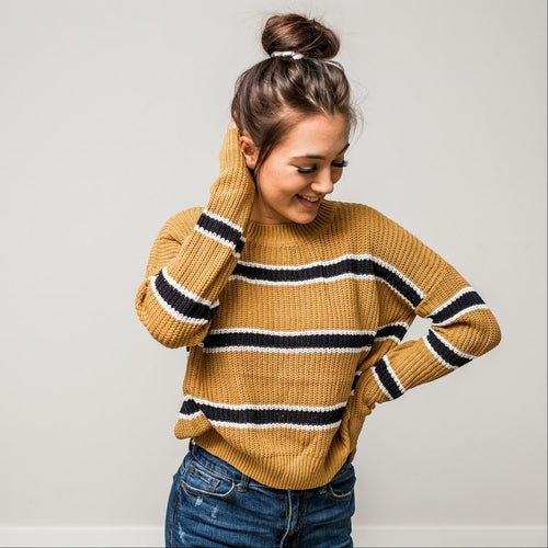 Pull en maille à rayures et manches chauve-souris
