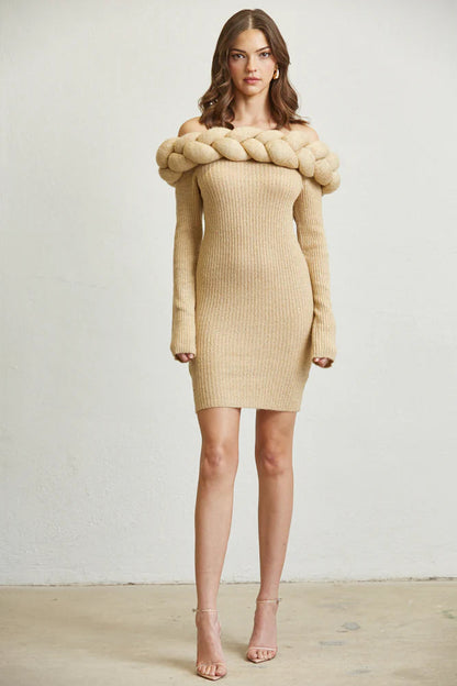 Vestido trenzado con hombros descubiertos