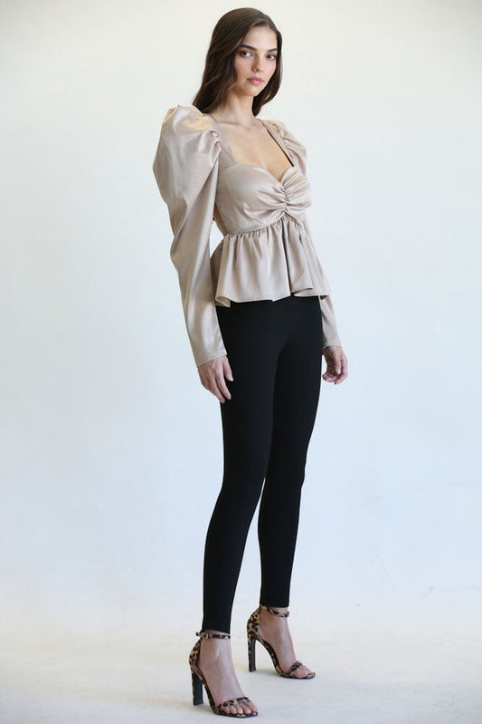 Top Eva con escote cuadrado y cintura peplum 