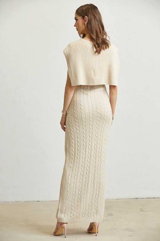 Robe en tricot sans manches et robe pull longue de Rose Paulino