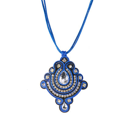 Collar de soutache hecho a mano