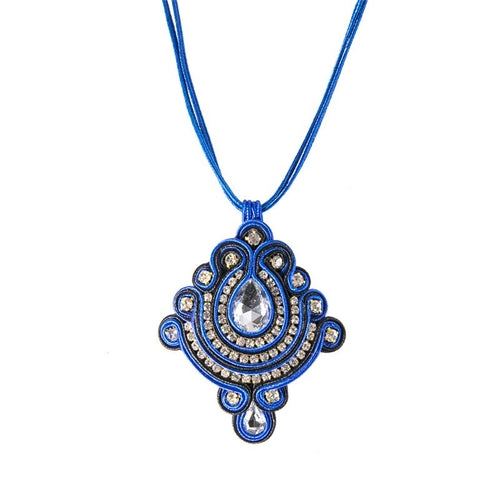 Collar de soutache hecho a mano