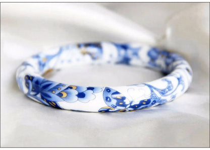 Preciosa pulsera redonda de porcelana azul y blanca