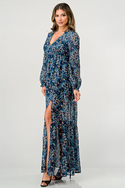 Vestido largo con mangas largas y abertura lateral