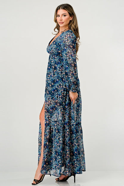 Vestido largo con mangas largas y abertura lateral