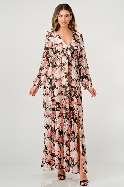 Vestido largo de manga larga con abertura alta y falda escalonada