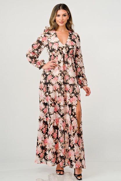 Vestido largo de manga larga con abertura alta y falda escalonada