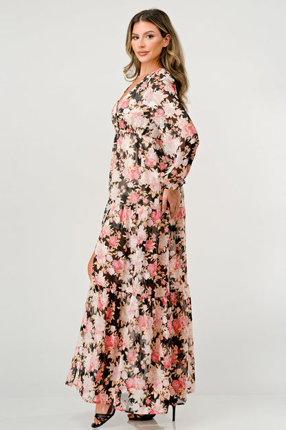 Vestido largo de manga larga con abertura alta y falda escalonada