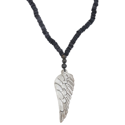 Collar de alas de cuero hecho en Haití