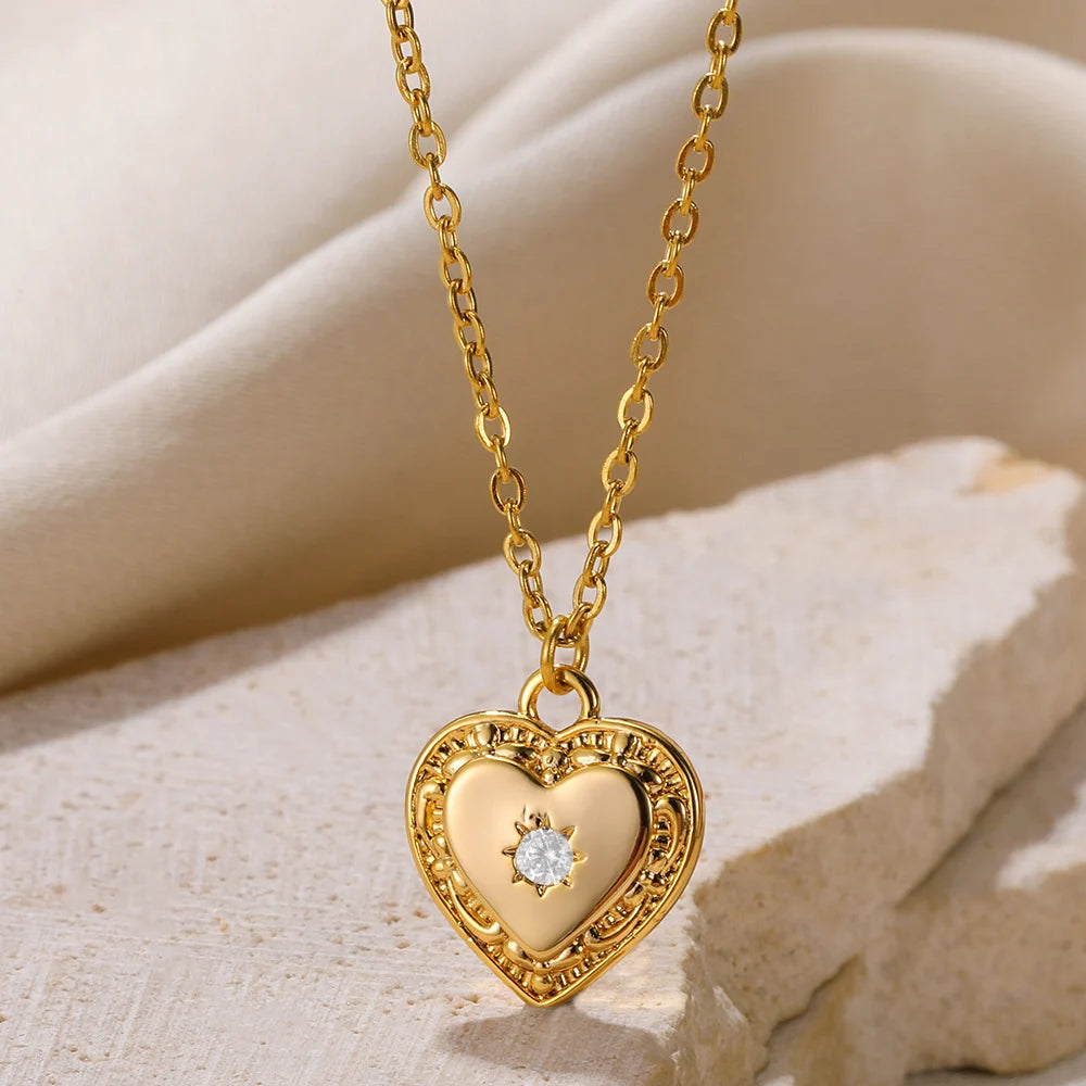 Collar de corazón con incrustaciones para mujer