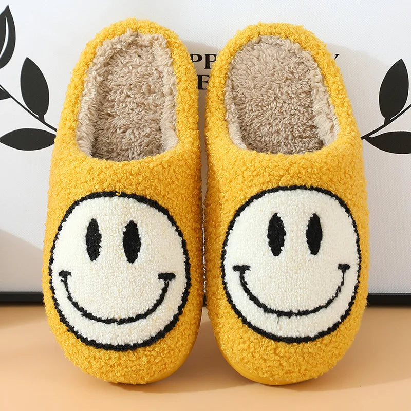 Pantuflas con cara sonriente feliz