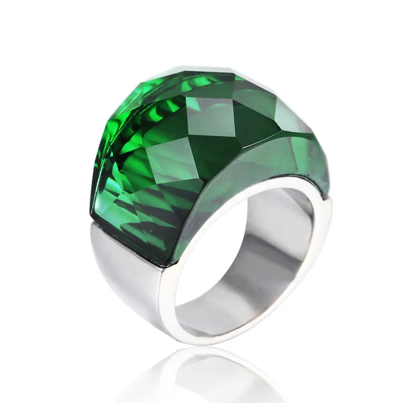 Anillo grande con piedra de cristal