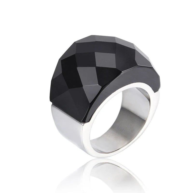 Anillo grande con piedra de cristal