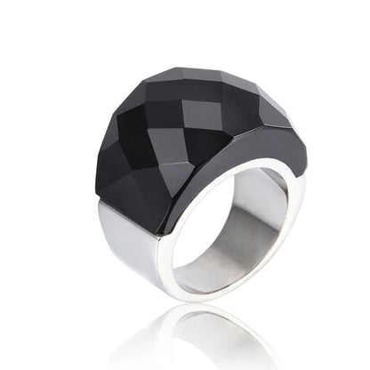 Anillo grande con piedra de cristal