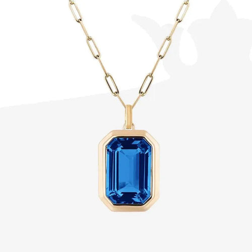 Hermoso collar con colgante de cristal cuadrado geométrico