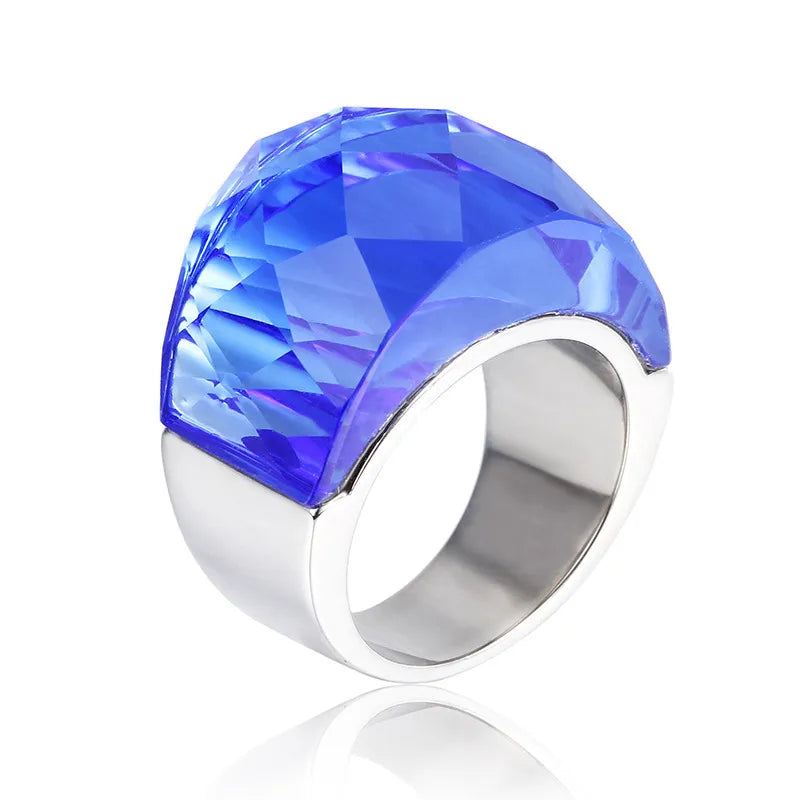 Anillo grande con piedra de cristal