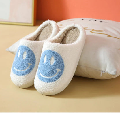 Pantuflas con cara sonriente feliz