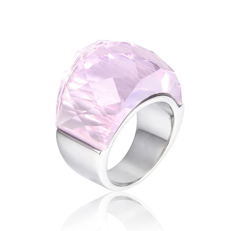 Anillo grande con piedra de cristal