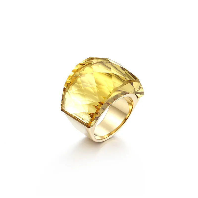 Anillo grande con piedra de cristal